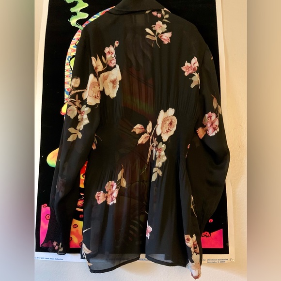 Flowy Floral Blouse - Picture 3 of 4